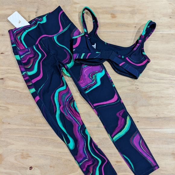 Fabletics Spectrum 2 Piece Outfit - Picture 5 of 8